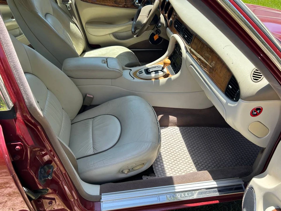 2001 Jaguar X308 XJ - Image 10 of 16