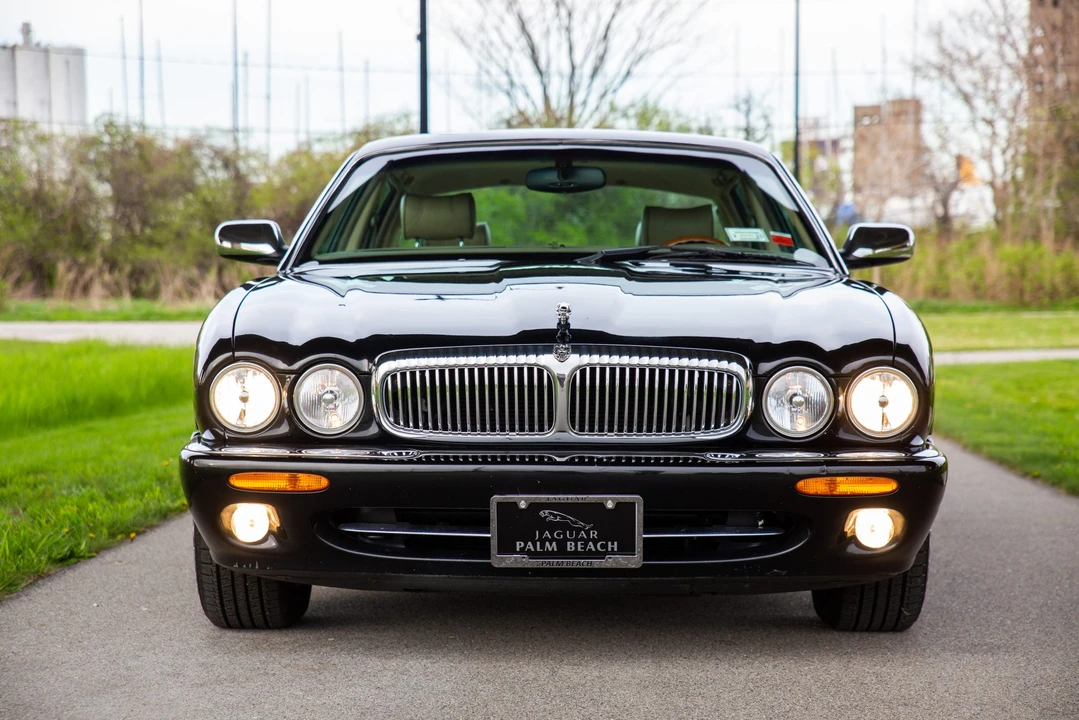 2001 Jaguar X308 XJ - Image 2 of 31