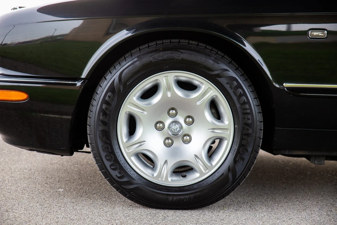 2001 Jaguar X308 XJ - Image 31 of 31