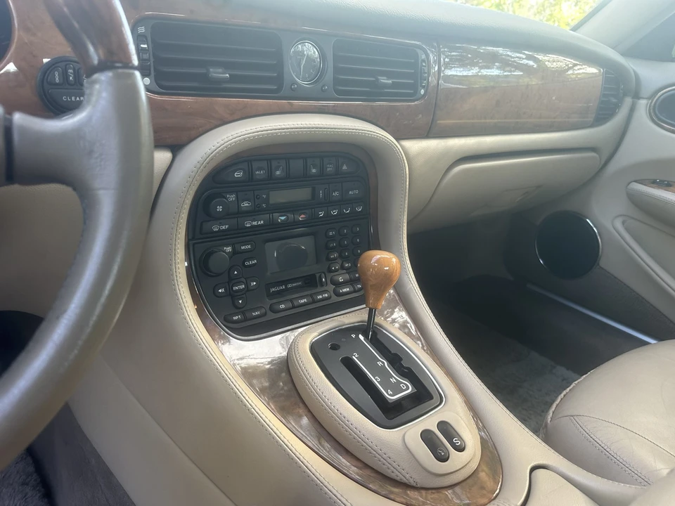 2001 Jaguar X308 XJ - Image 26 of 31