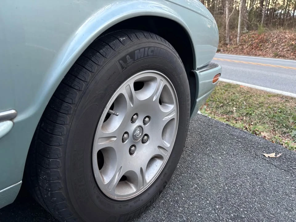 2001 Jaguar X308 XJ - Image 3 of 10