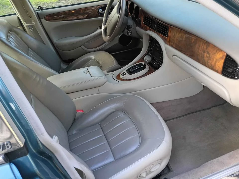 2001 Jaguar X308 XJ - Image 8 of 12