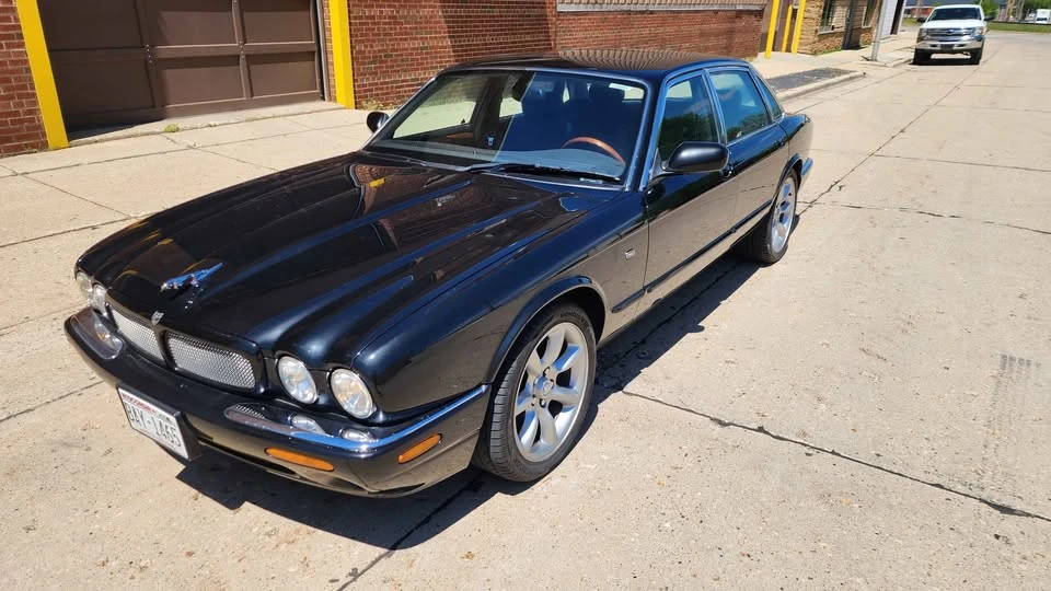 2001 Jaguar - Image 2 of 7