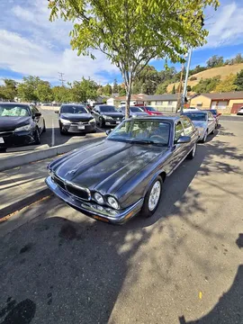 2001 Jaguar XJ XJ8 L Sedan 4D