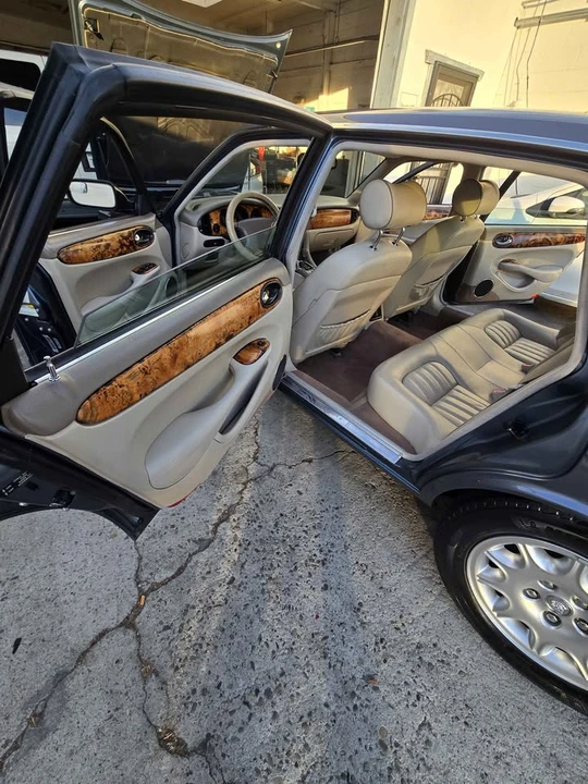 2001 Jaguar X308 XJ - Image 3 of 13