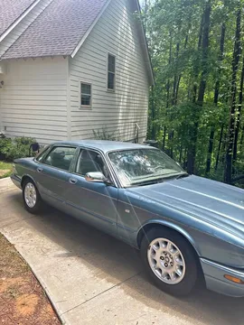 2001 Jaguar XJ XJ8 L Sedan 4D