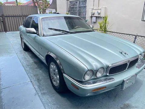 2001 Jaguar XJ XJ8 L Sedan 4D