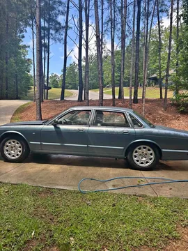 2001 Jaguar XJ XJ8 L Sedan 4D