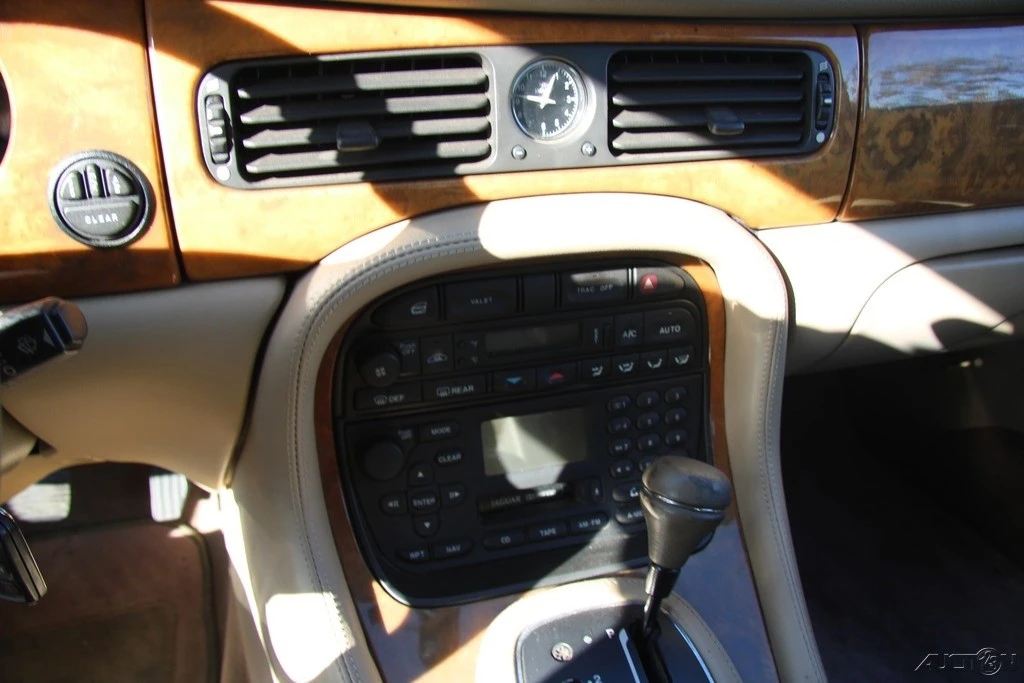 2001 Jaguar X308 XJ - Image 17 of 21