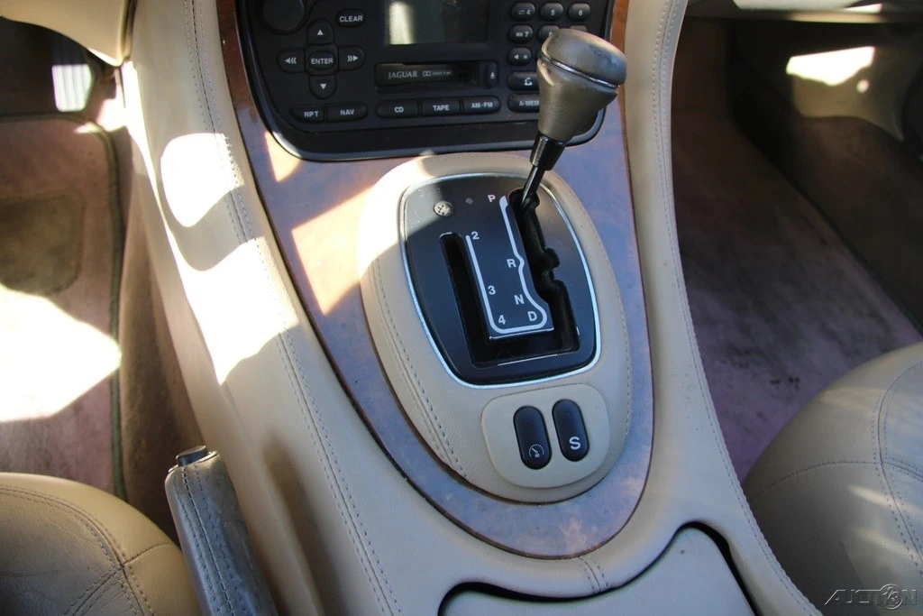 2001 Jaguar X308 XJ - Image 18 of 21