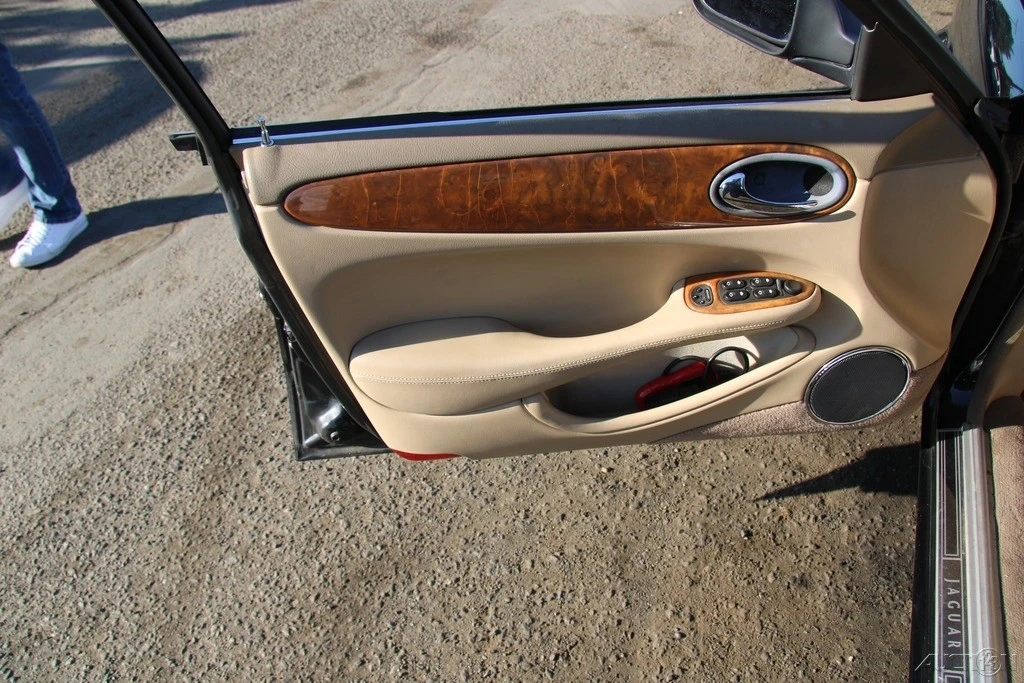 2001 Jaguar X308 XJ - Image 12 of 21