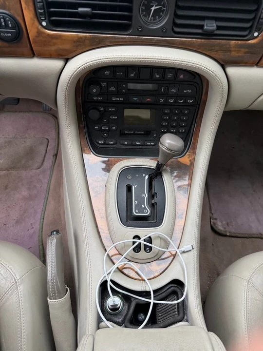 2001 Jaguar X308 XJ - Image 6 of 11