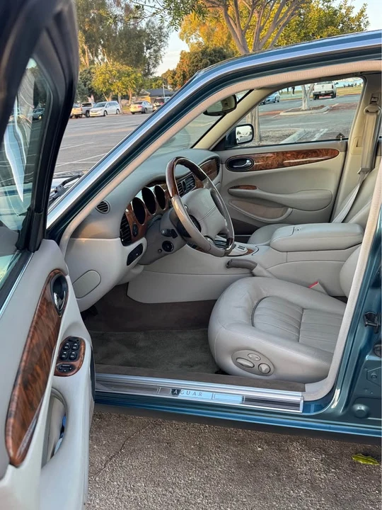 2001 Jaguar X308 XJ - Image 5 of 11