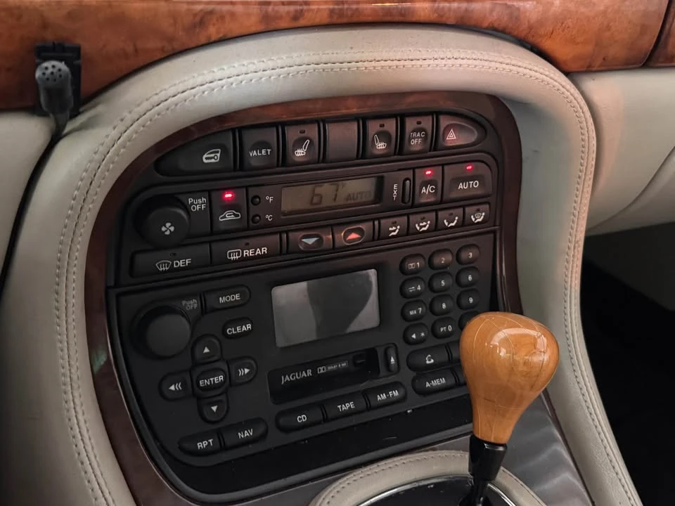 2001 Jaguar X308 XJR - Image 14 of 20