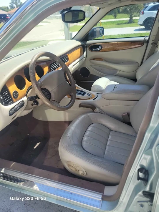 2001 Jaguar X308 XJ - Image 2 of 8