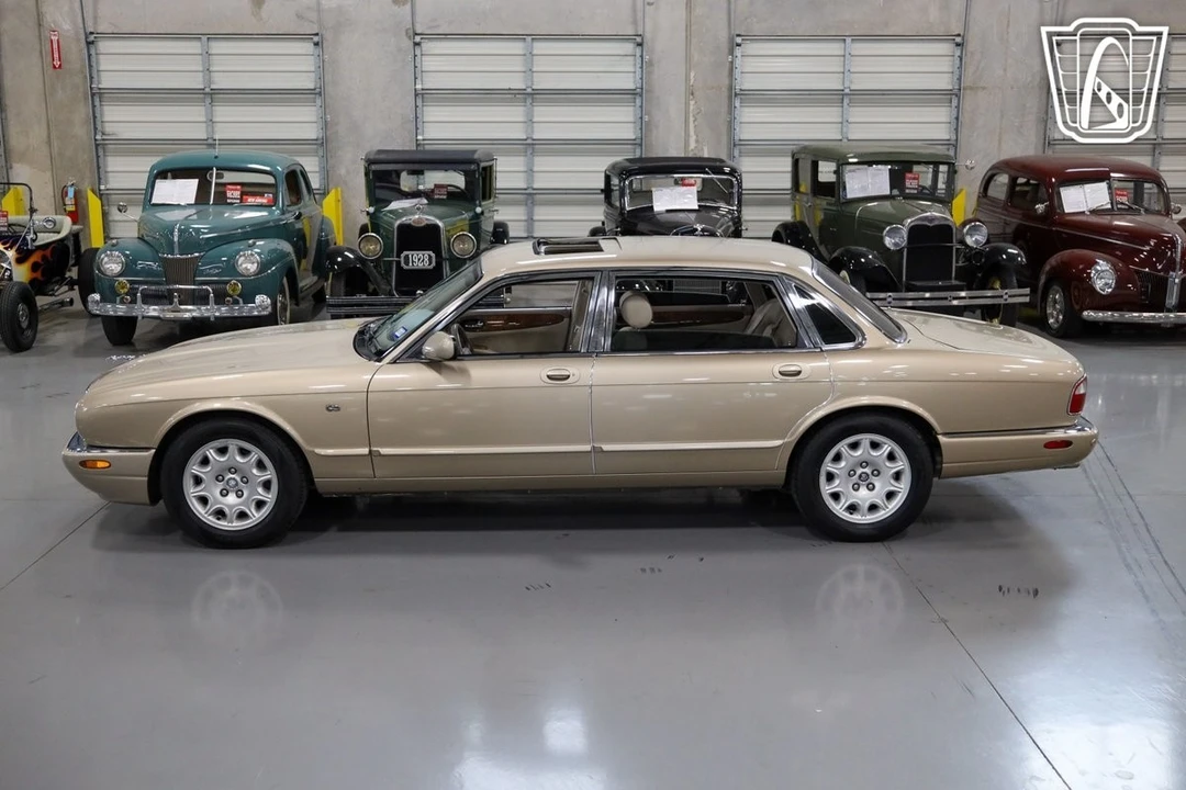 2001 Jaguar X308 XJ - Image 11 of 12