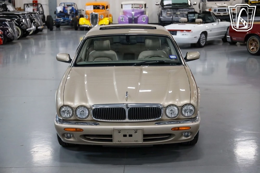 2001 Jaguar X308 XJ - Image 3 of 12