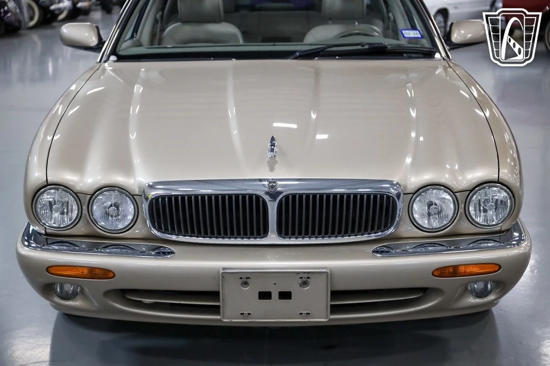 2001 Jaguar X308 XJ - Image 8 of 12