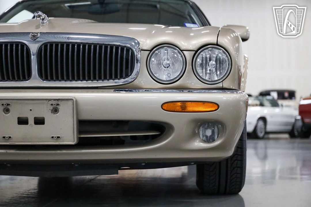2001 Jaguar X308 XJ - Image 10 of 12