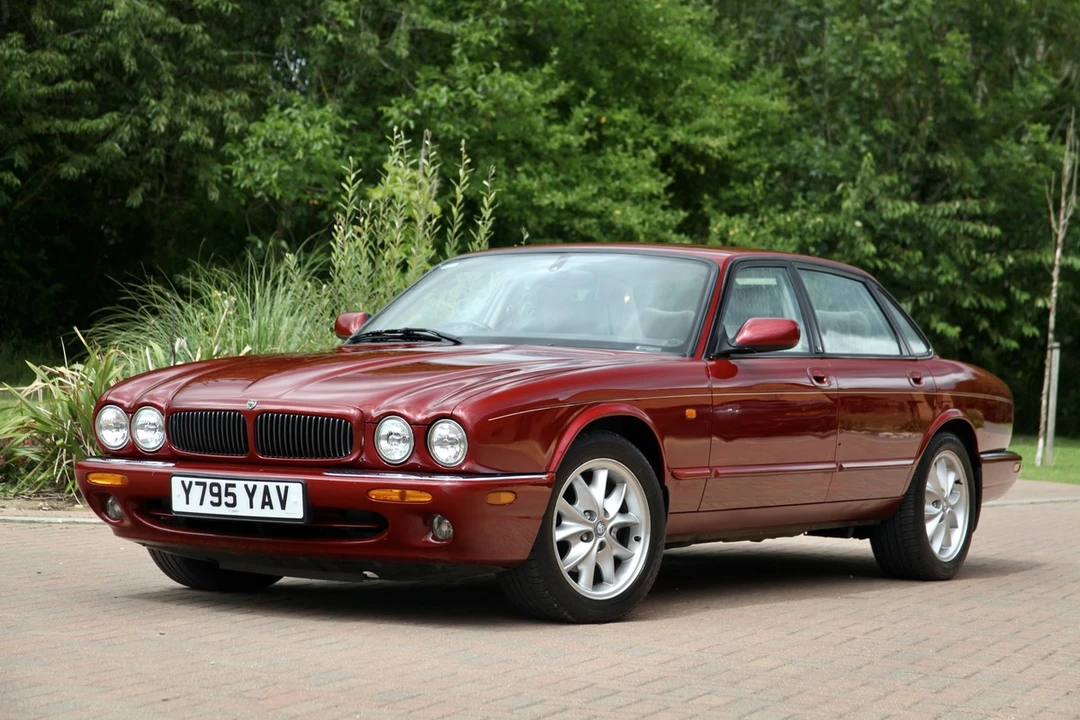 2001 Jaguar X308 XJ - Image 2 of 30
