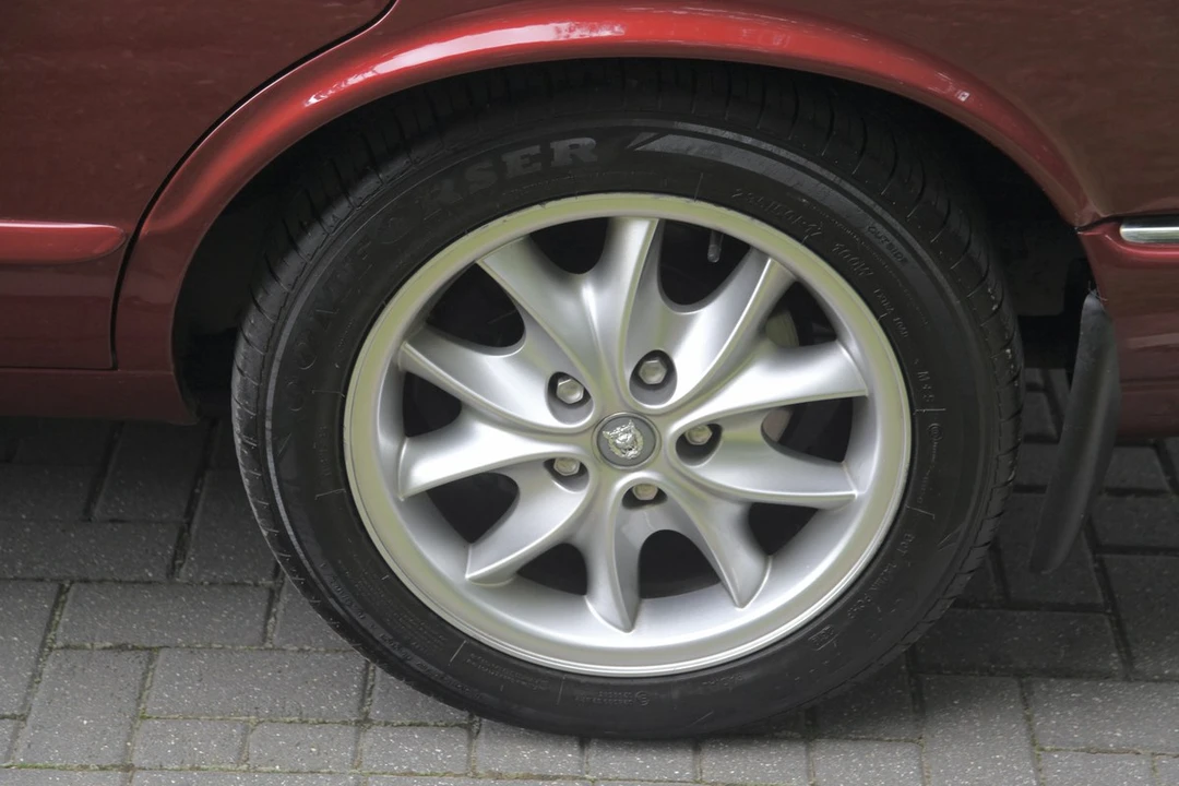 2001 Jaguar X308 XJ - Image 17 of 30