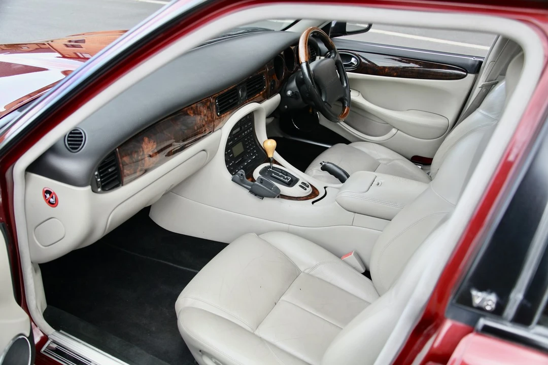 2001 Jaguar X308 XJ - Image 19 of 30
