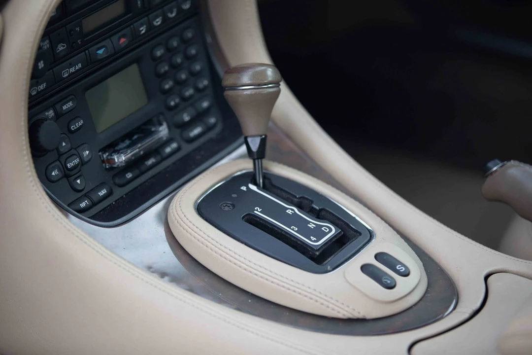 2001 Jaguar X308 XJ - Image 19 of 31