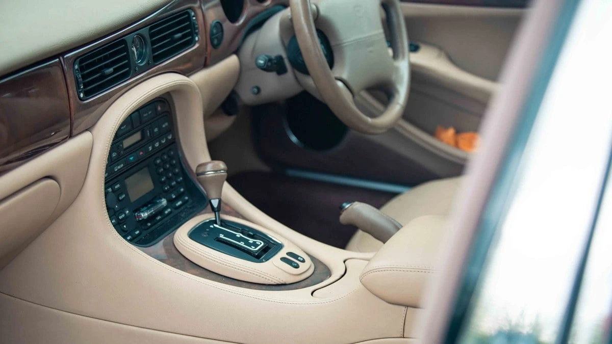 2001 Jaguar X308 XJ - Image 10 of 31