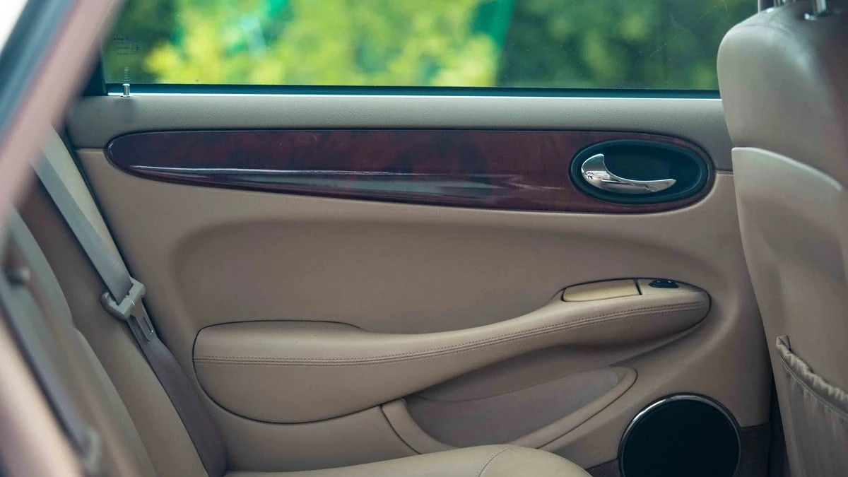 2001 Jaguar X308 XJ - Image 31 of 31
