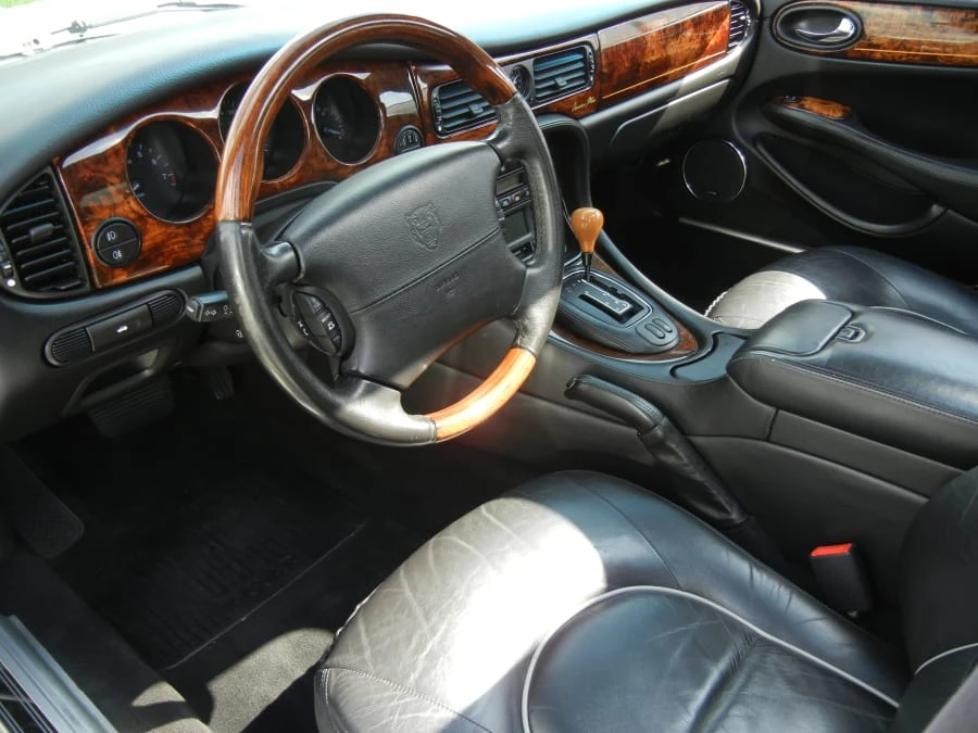 2001 Jaguar X308 XJ - Image 4 of 8