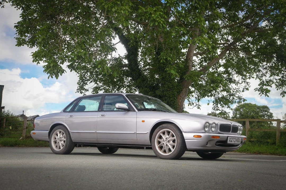 2001 Jaguar X308 XJ - Image 9 of 30