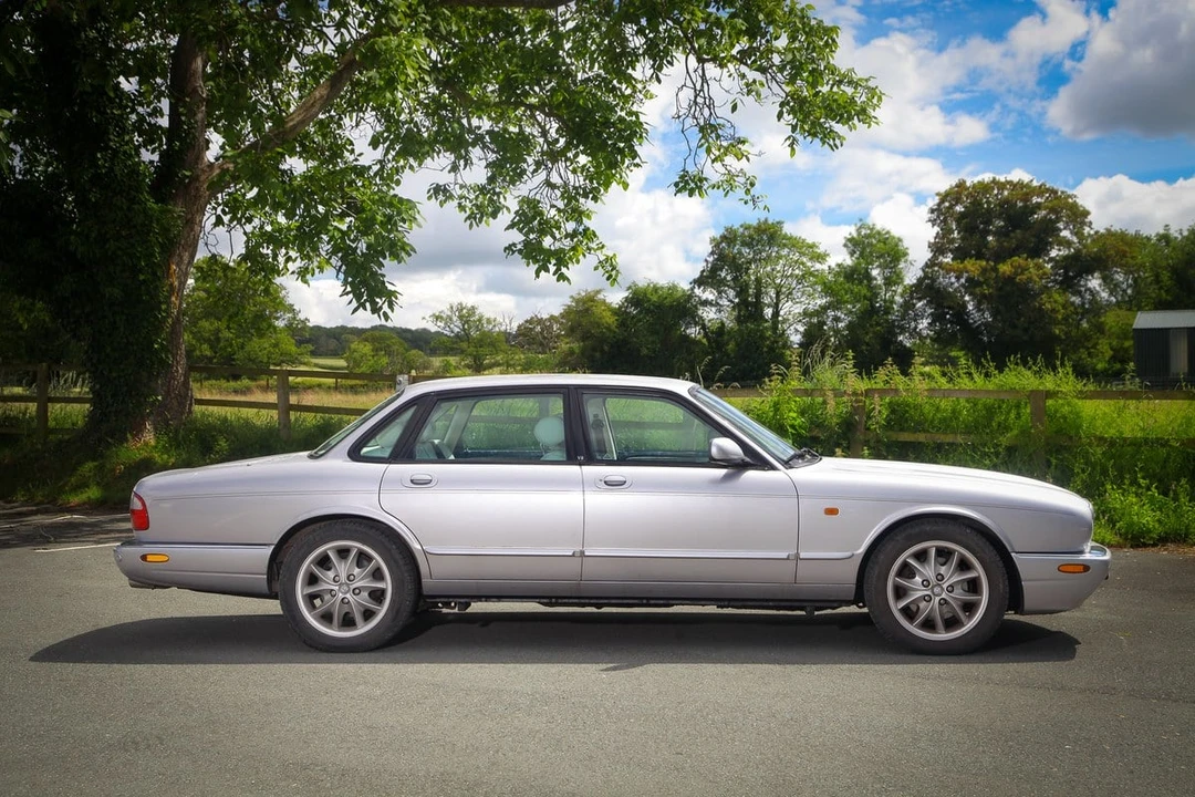 2001 Jaguar X308 XJ - Image 15 of 30