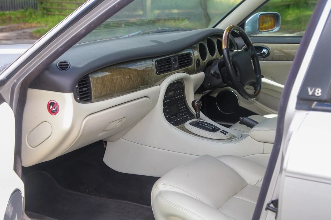 2001 Jaguar X308 XJ - Image 2 of 30