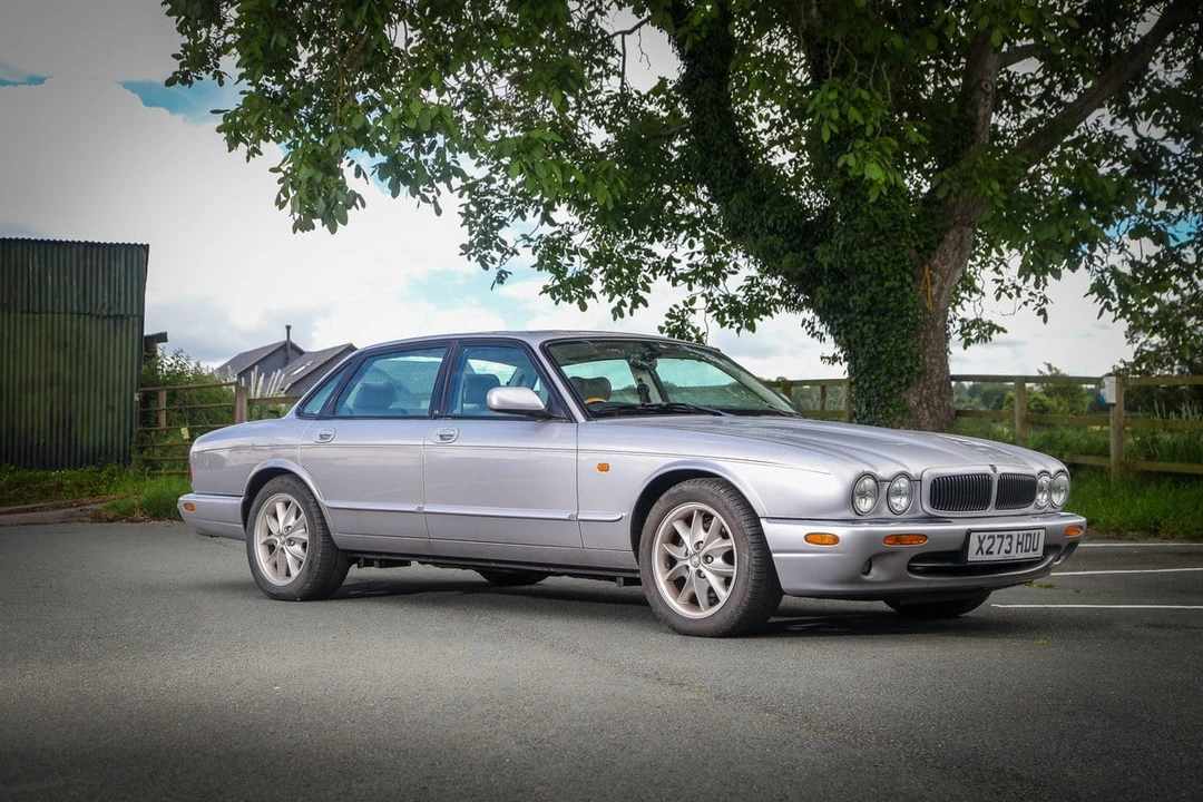 2001 Jaguar X308 XJ - Image 3 of 30