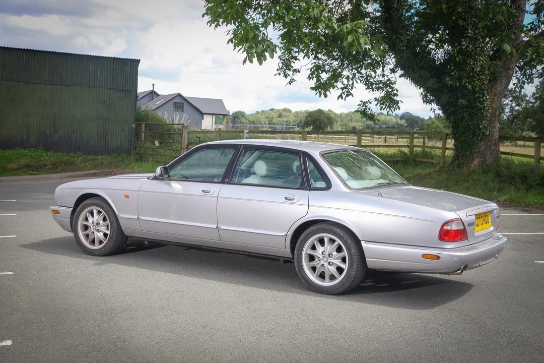 2001 Jaguar X308 XJ - Image 31 of 31