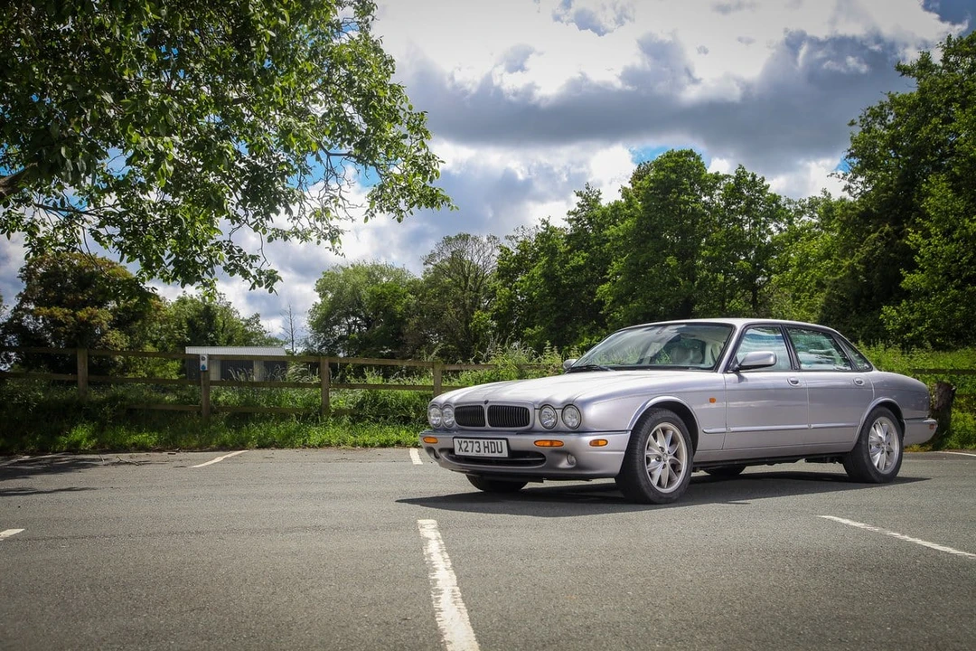 2001 Jaguar X308 XJ - Image 7 of 31