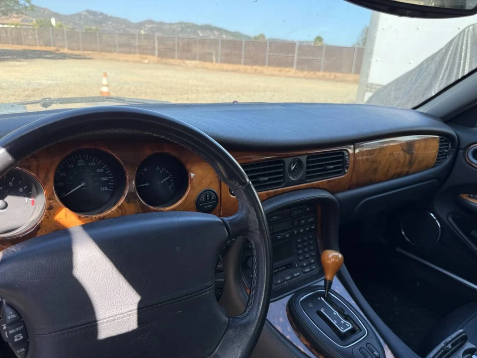 2001 Jaguar X308 XJ - Image 8 of 10