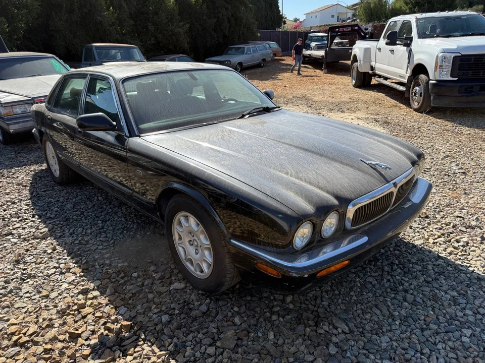 2001 Jaguar X308 XJ - Image 2 of 10