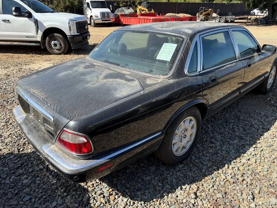 2001 Jaguar X308 XJ - Image 3 of 10