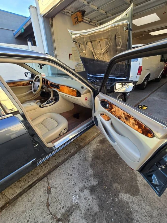 2001 Jaguar X308 XJ - Image 6 of 15