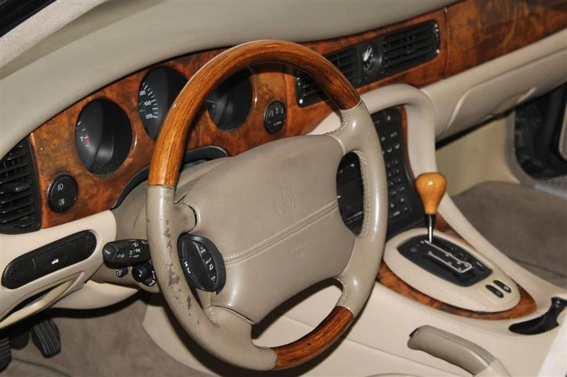 2001 Jaguar X308 XJ - Image 6 of 15