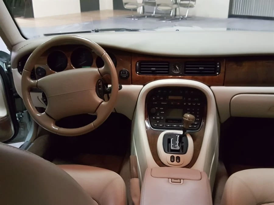 2001 Jaguar X308 XJ - Image 3 of 12