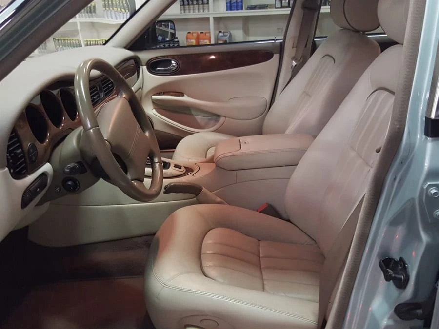 2001 Jaguar X308 XJ - Image 4 of 12