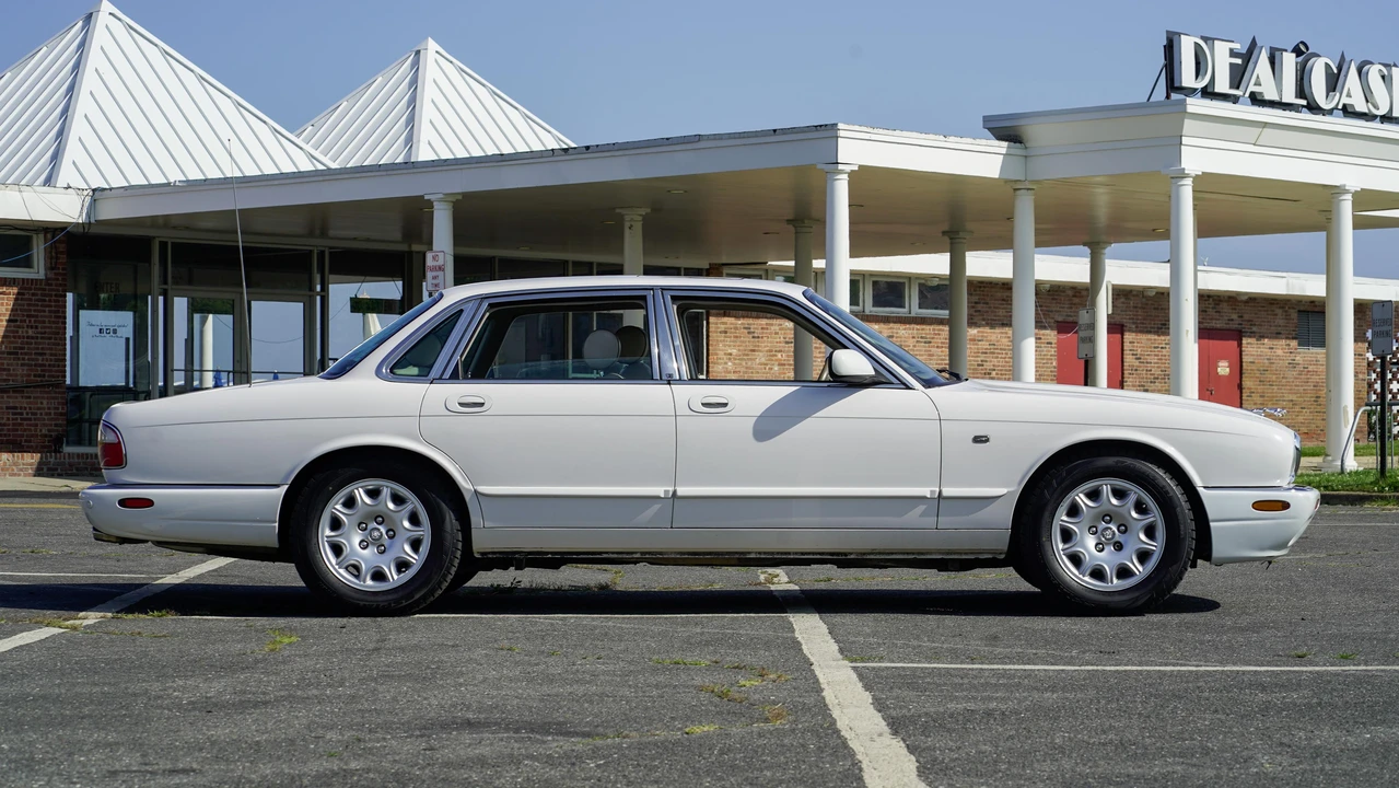 2001 Jaguar X308 XJ - Image 10 of 31