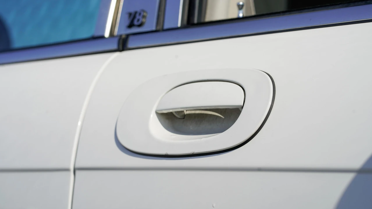 2001 Jaguar X308 XJ - Image 24 of 31