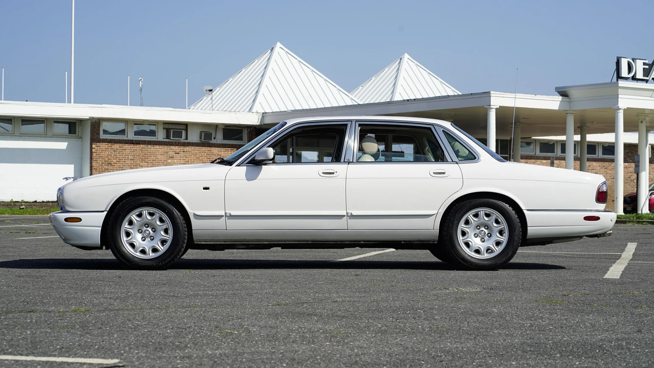 2001 Jaguar X308 XJ - Image 6 of 31