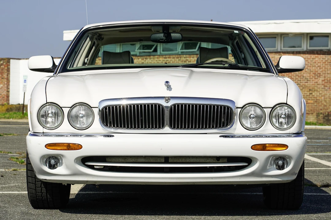 2001 Jaguar X308 XJ - Image 2 of 31