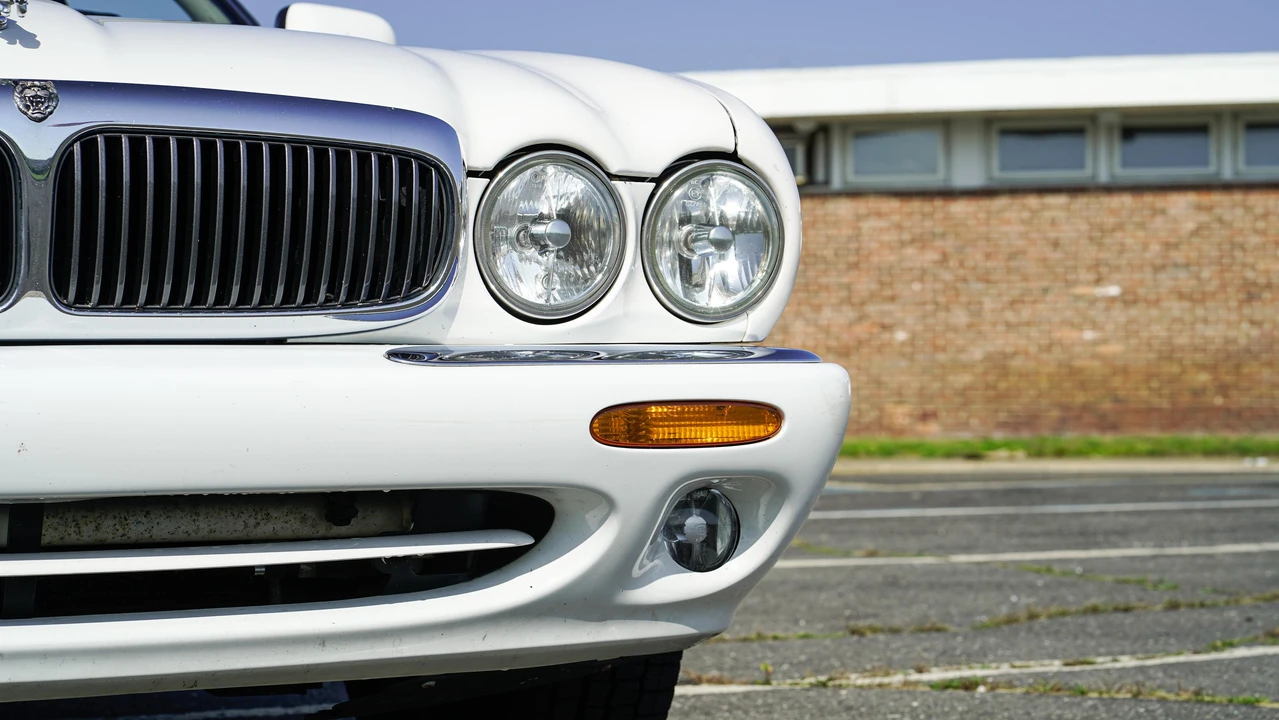 2001 Jaguar X308 XJ - Image 16 of 31