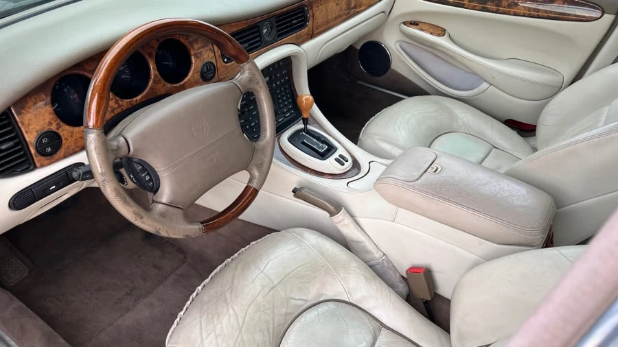 2001 Jaguar X308 XJ - Image 3 of 11