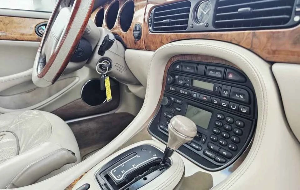 2001 Jaguar X308 XJ - Image 14 of 17